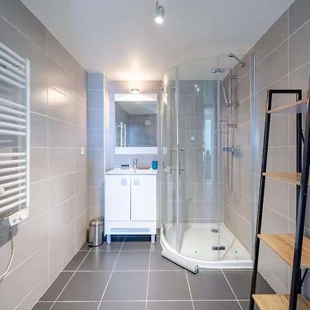 Magnifique 4 Pers,clim,parking شقة