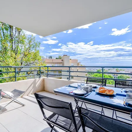 Magnifique 4 Pers,clim,parking شقة